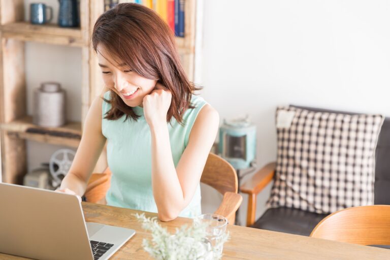 在宅疲れのママ必見！デスクワークで疲れた腰・お尻を揉みほぐしてくれる神アイテムとは？