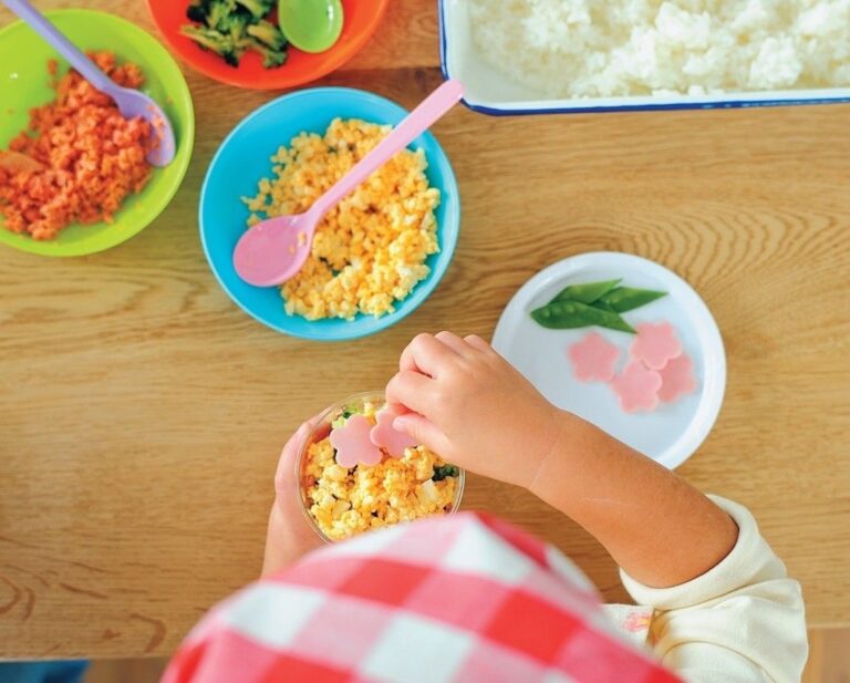 【連載】親子でエプロンの日　「ひな祭りのパフェずし」を作ろう！