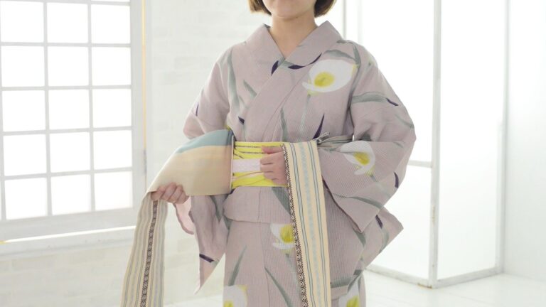 【動画で解説】女性らしさが魅力！浴衣の帯の結び方「花文庫」