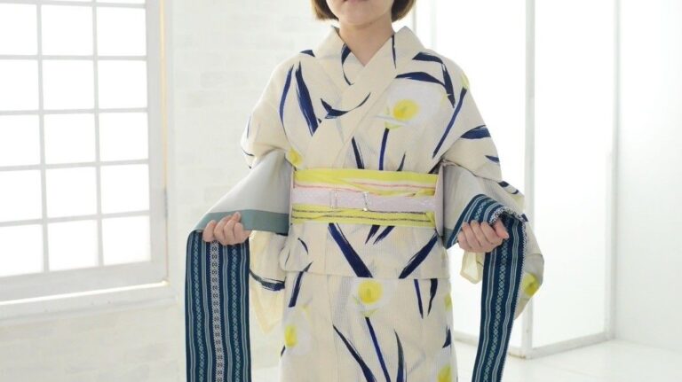 【動画で解説】基本で美しい！浴衣の帯の結び方「文庫結び」