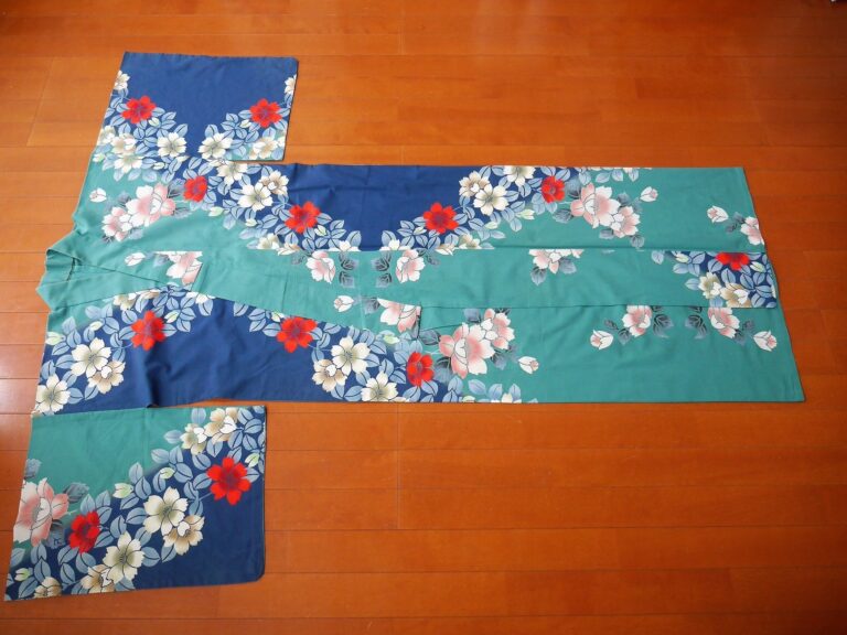 【写真で解説】実は簡単！浴衣の正しいたたみ方＆しまうときのコツ