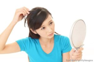 抜くのはNGって本当!?やってはいけない “白髪”対策