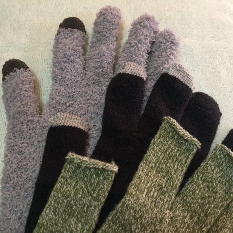 冬の必須100均!?着けたままスマホ操作できる手袋を比較レビュー