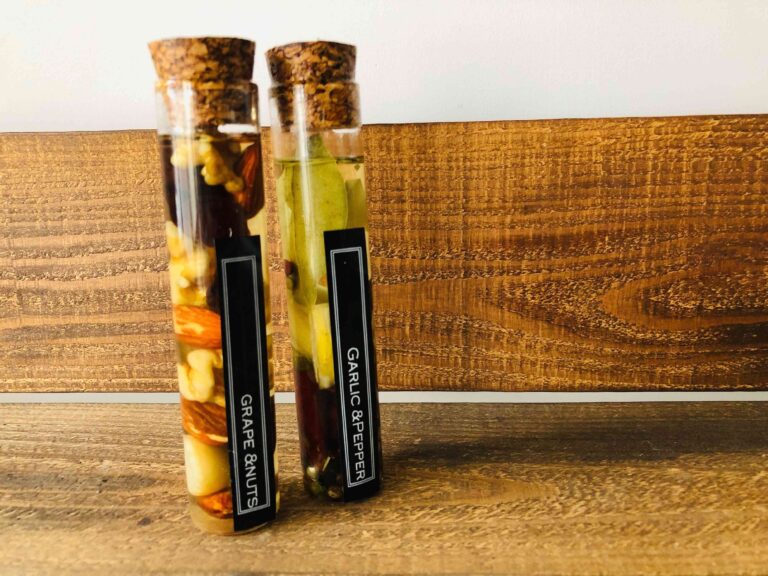 ダイソーのガラス試験官で「食べるハーバリウム」を作成！