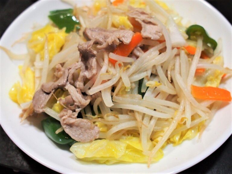 弱火が正解！？シャキシャキ「野菜炒め」をつくる意外な方法