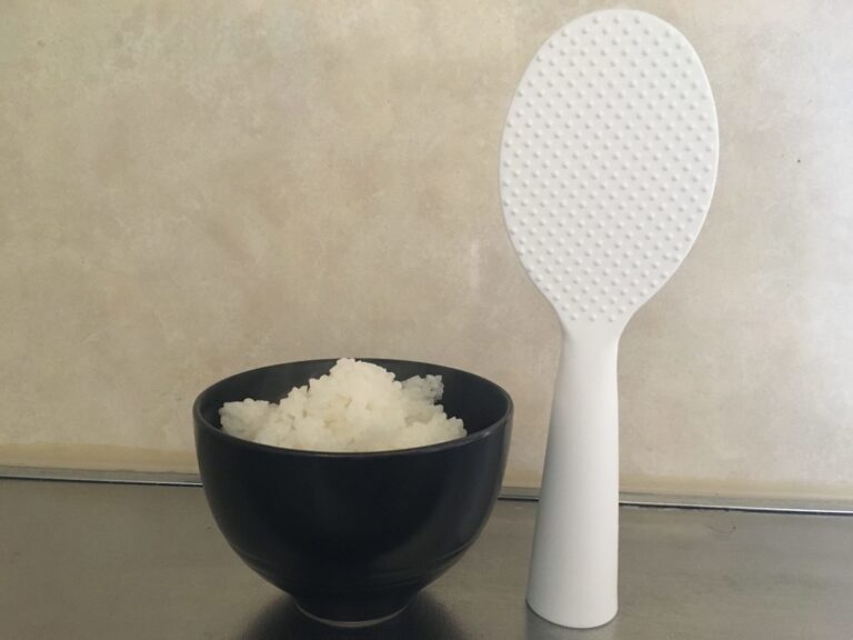 ニトリ「自立するしゃもじ」はタテ・ヨコ置き両対応の優れモノ