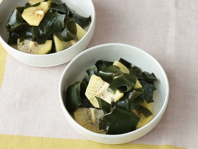 驚きのおいしさ！「わかめとキウイの酢の物」