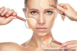 唇のくすみは口紅のせい？40代のための間違いメイククイズ