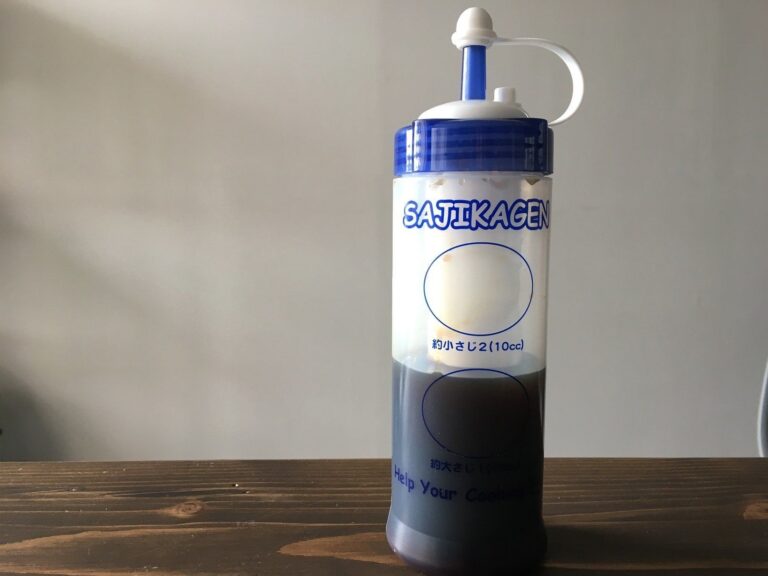 ニトリのプッシュ式調味料入れで、さじ加減の失敗がなくなる！