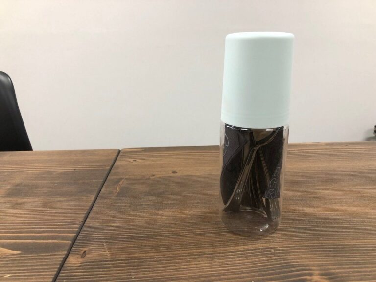 セリアの「ボトル型ペンケース」はカトラリー収納としても優秀！