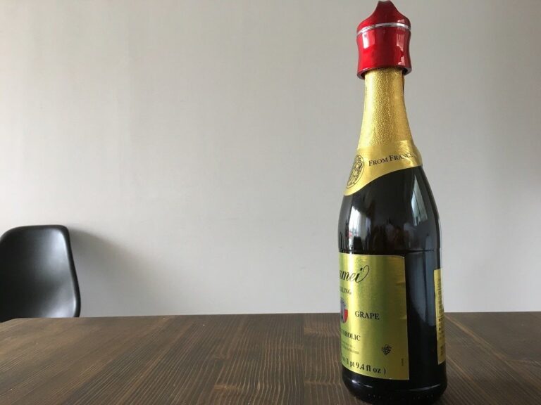 ペットボトルの蓋感覚で使える！ニトリの「ワインストッパー」が便利！