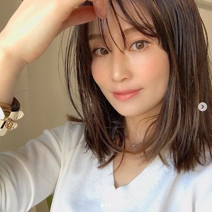 40代女性に人気のセミロング・ミディアムヘアカタログ！美容師がおすすめするおしゃれ髪型