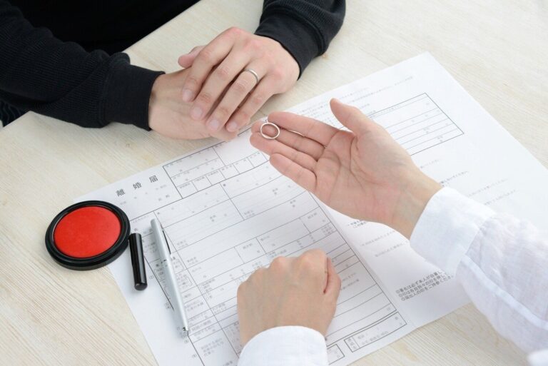 離婚は子どもにどう影響する？離婚に対するみんなの本音