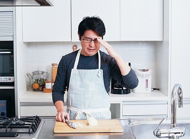 玉ねぎのみじん切りができないパパが多い！？泣かずにきれいに切る方法