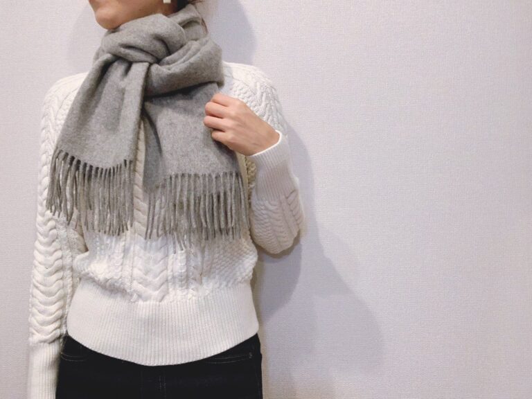 これだけでコーデが一気にこなれる！マフラーの巻き方３選