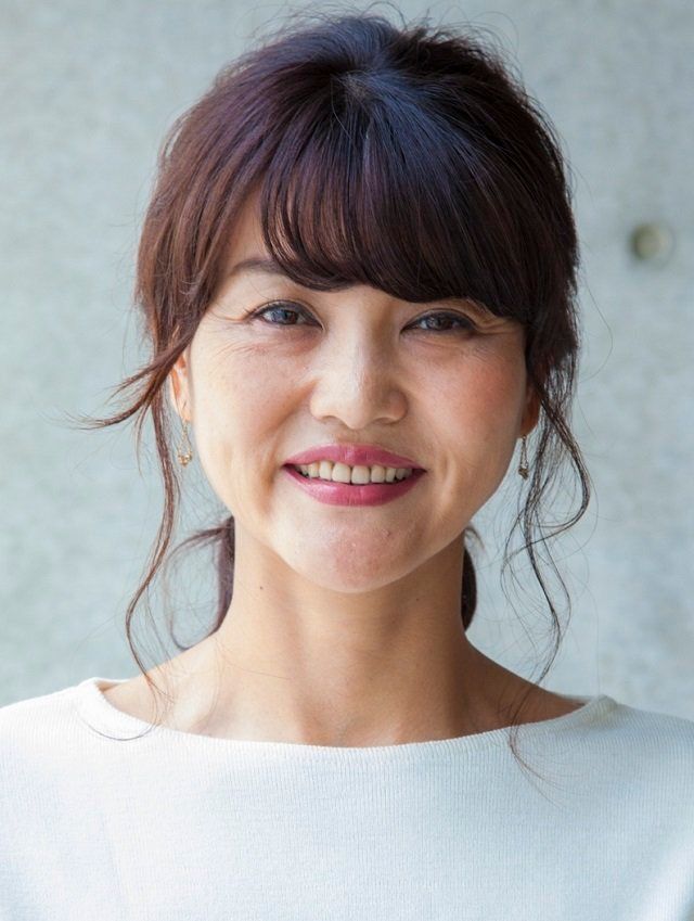 ひっつめ髪を卒業！若く見える「まとめ髪」のつくり方