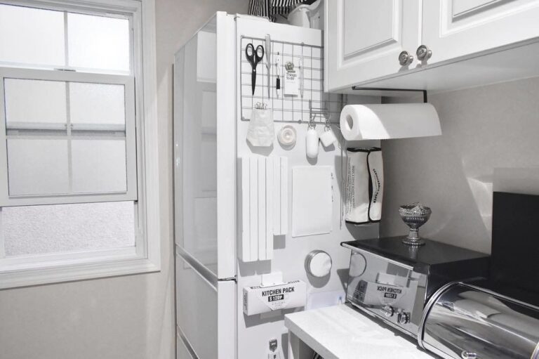 吊るす、貼る、そろえる…きれいをキープする収納アイデアがすごい！