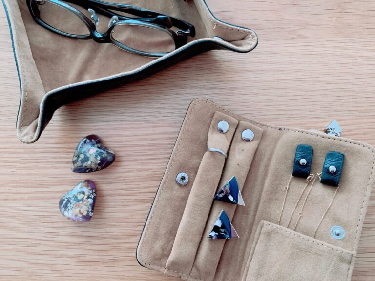 これさえあればもう旅先でなくさない！アクセサリーポーチの決定版