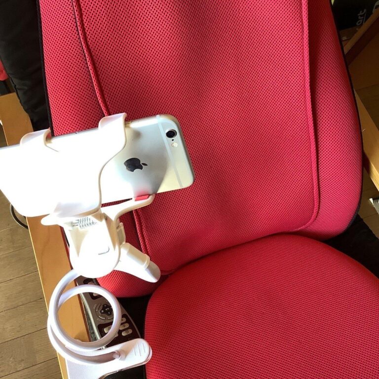 超便利！スマホの手持ち解放グッズ「スマートフォンスタンド」
