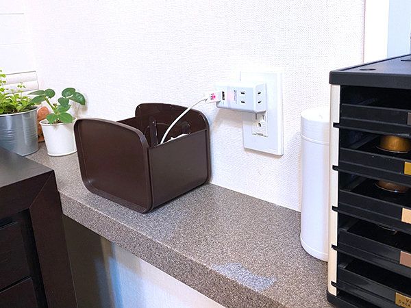 100均キッチン用品で！ケーブルをスッキリ整理