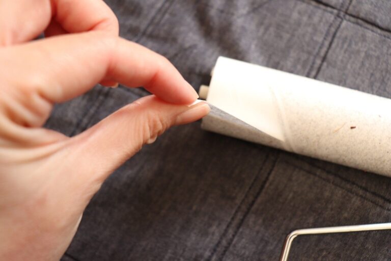 100均よりニトリで買うのが正解！ストレス減なカーペットクリーナー