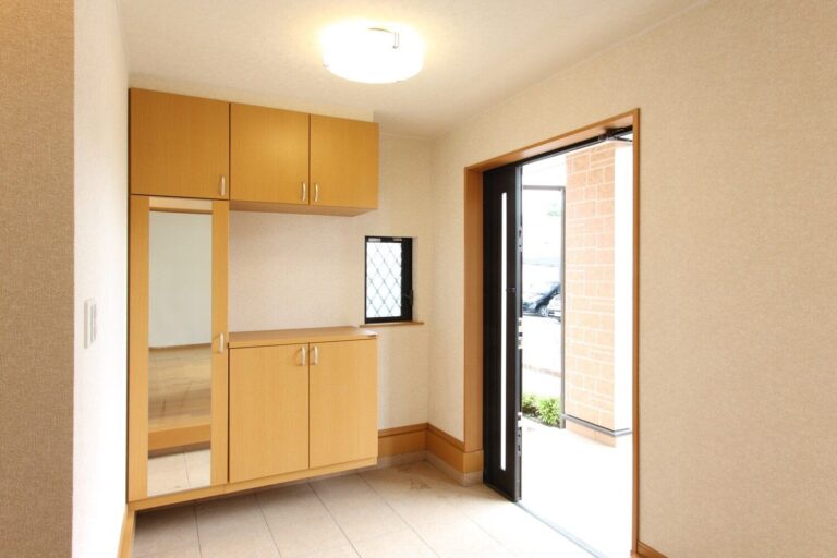 いまどきの玄関は不運の吹きだまり!?金運ダダ下がりを防ぐ風水【Dr.コパの風水解説】