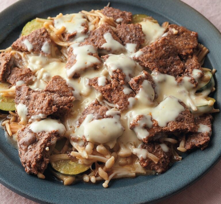 ケチャップとチーズで子どもが喜ぶ味つけ♪ひき肉とズッキーニのチーズ蒸し