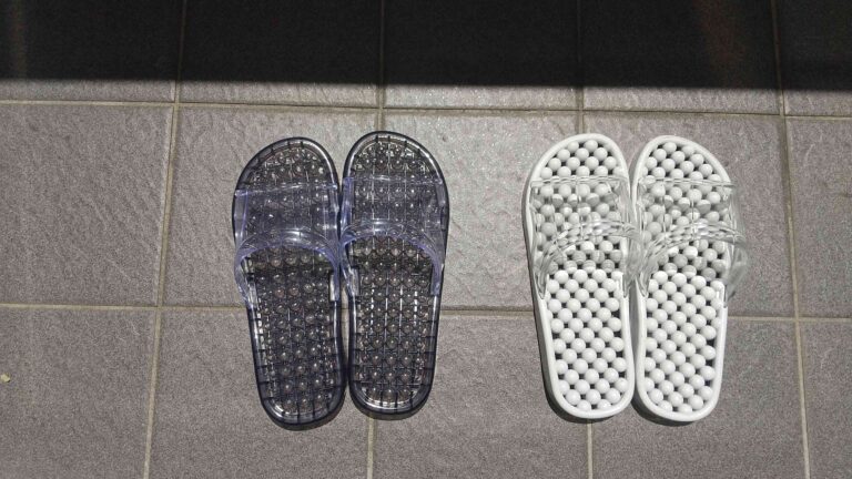 【ニトリ】激安なのに超優秀！雨の日の悩みがなくなるサンダル