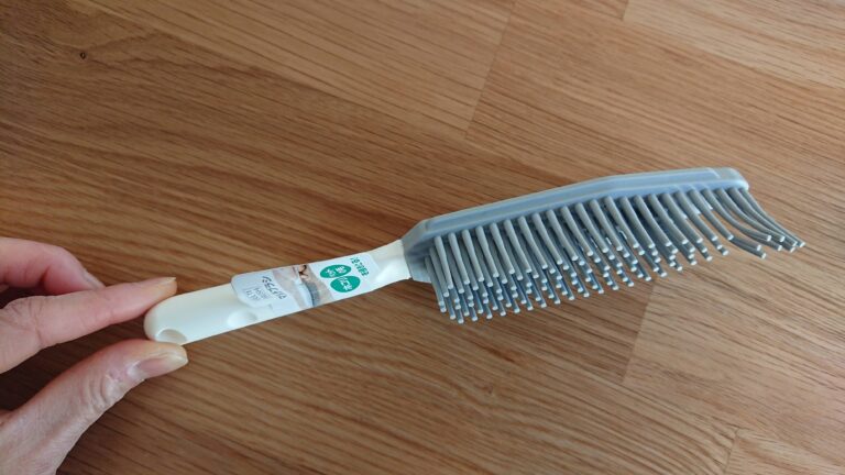 やみつきになるほどホコリや毛がとれる！すぐれもの「マルチブラシ」