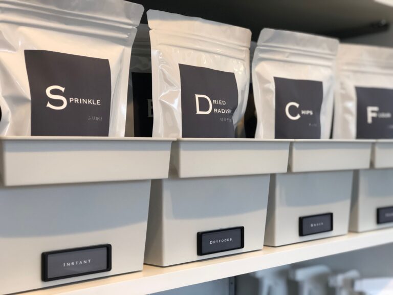 本当に100均!?と驚くほど高見え！ダイソーの差がつくグレー収納