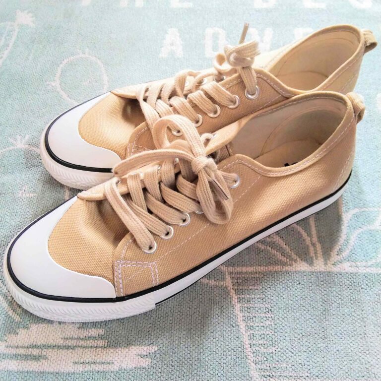 コスパ高すぎ！980円ってホント？オールシーズンOKな話題のスニーカーって？