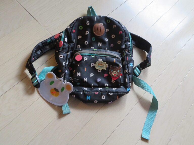 こんなところにしまえる！幼稚園バッグの吊り下げ隙間収納