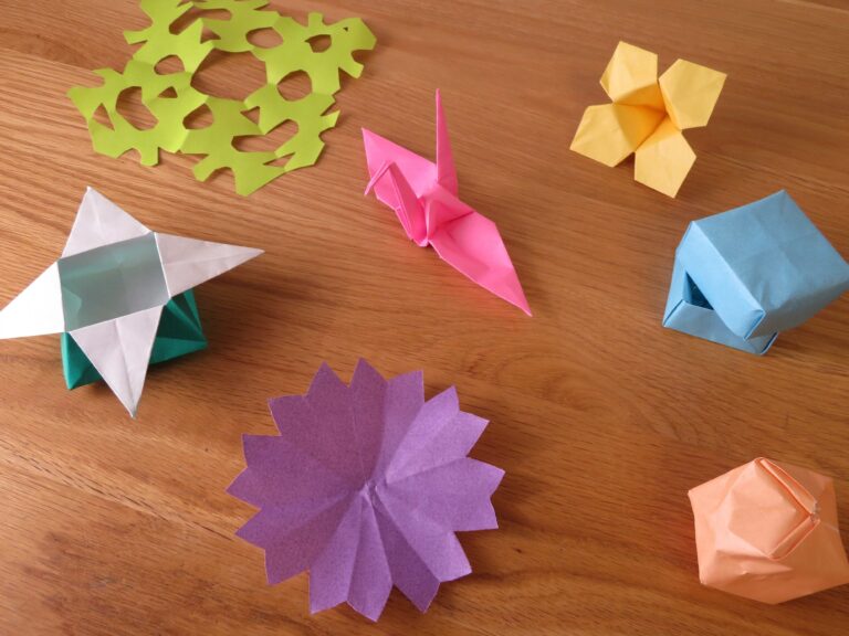 実は最強の知育玩具？引きこもりの夏は折り紙で遊び倒す