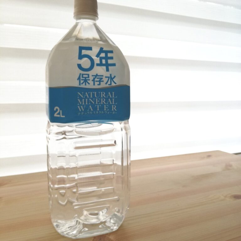 【防災備蓄】収納場所がない！を解決した家族4人×1週間分の非常水の収納方法