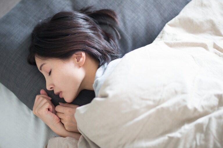 エアコンはつけっぱなしがいい？お酒は飲んでいい？暑い夏の夜もぐっすり眠れる快眠テク９
