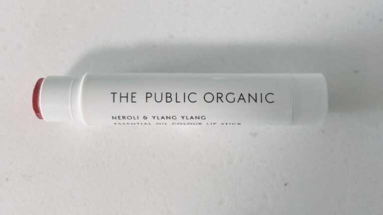 マスク外してもすっぴん感なし！648円で艶と血色感が同時に叶うリップ♡