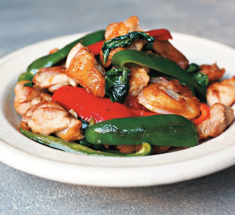 炒めて簡単！エスニックごはん♪鶏肉とピーマンのバジル炒め