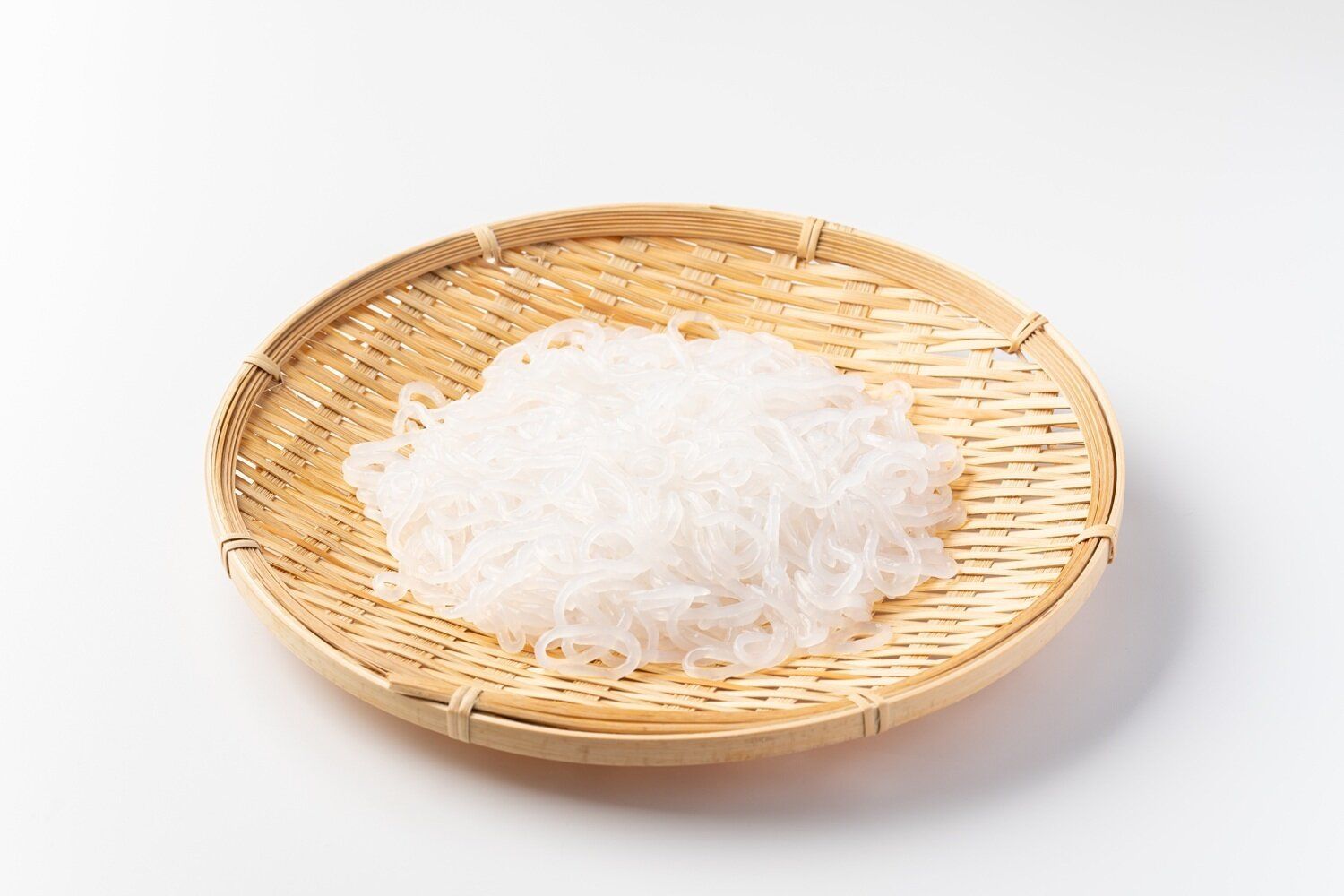 【管理栄養士監修】賞味期限切れの「しらたき(糸こんにゃく)」はいつまで食べられる? - サンキュ!