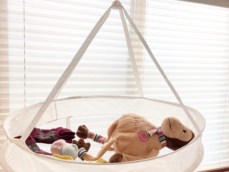 セーター以外にも使える！？便利なセリアの平干しネット