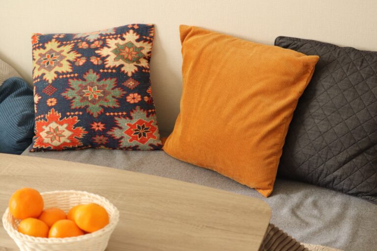 こたつインテリアにもぴったり！ニトリの「ロングフロアクッション」