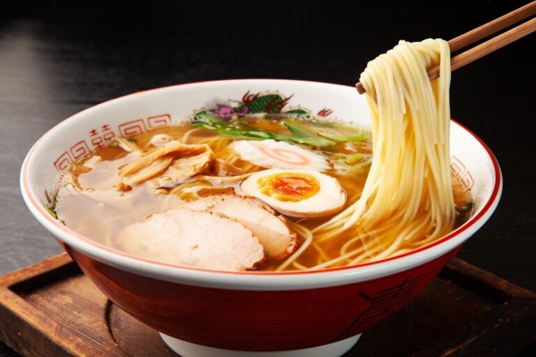 【管理栄養士監修】賞味期限切れの「ラーメン」はいつまで大丈夫？傷んだときの特徴や保存方法を解説！