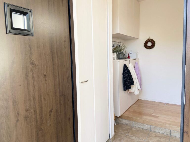 狭くても大丈夫！スッキリ機能的な玄関の整え方