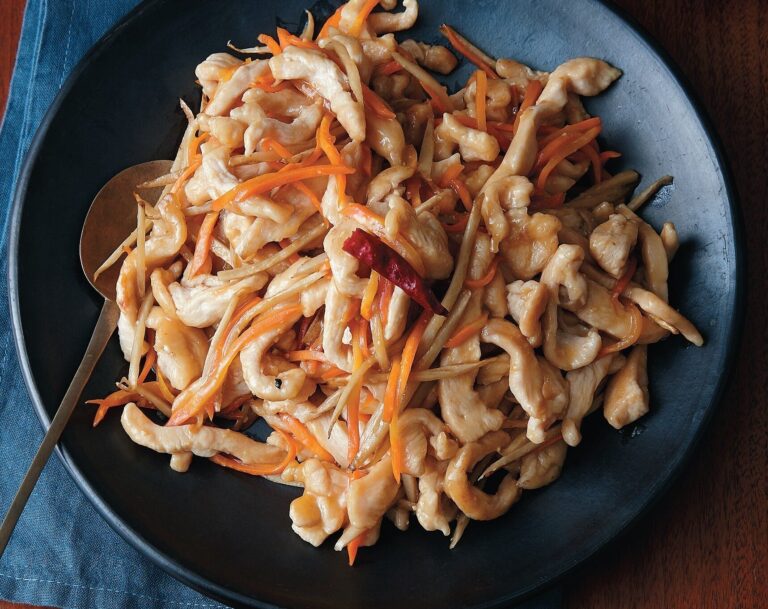 歯応えのいいごぼうとつるりとした口当たり♪細切り鶏ごぼう炒め