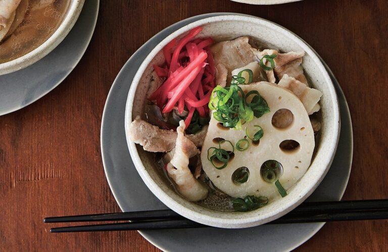 豚肉と和風だしでほっこり♪豚とれんこんのソーキ汁風