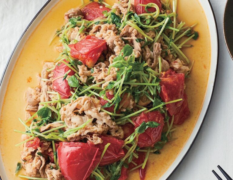 考えなくても作れる！豚しゃぶ肉と豆苗のトマトしょうが炒め