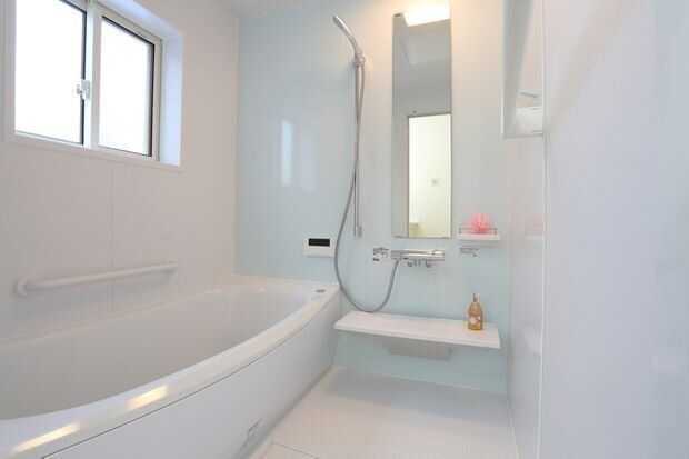 お風呂の鏡にこびりついた水垢を効果的に落とす方法を教えて！