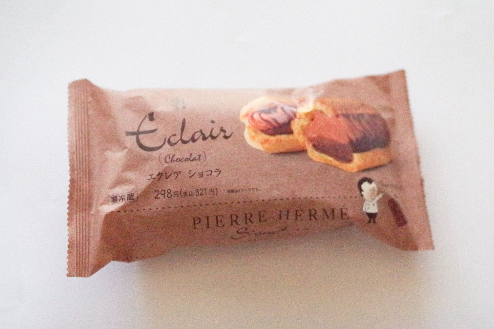 エクレア ショコラ321円(税込)