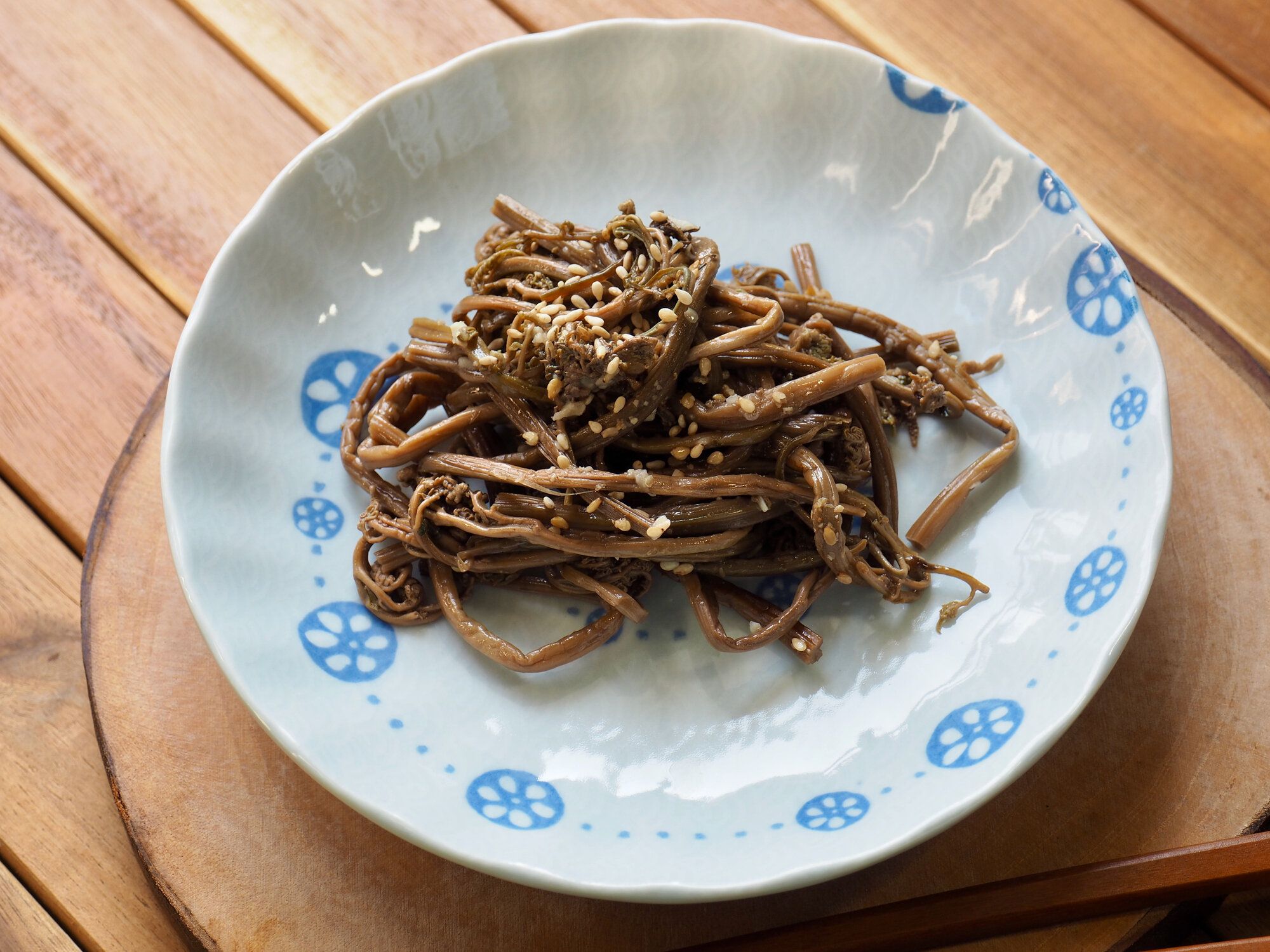 韓国の伝統的な食品のブラッケン、おかず