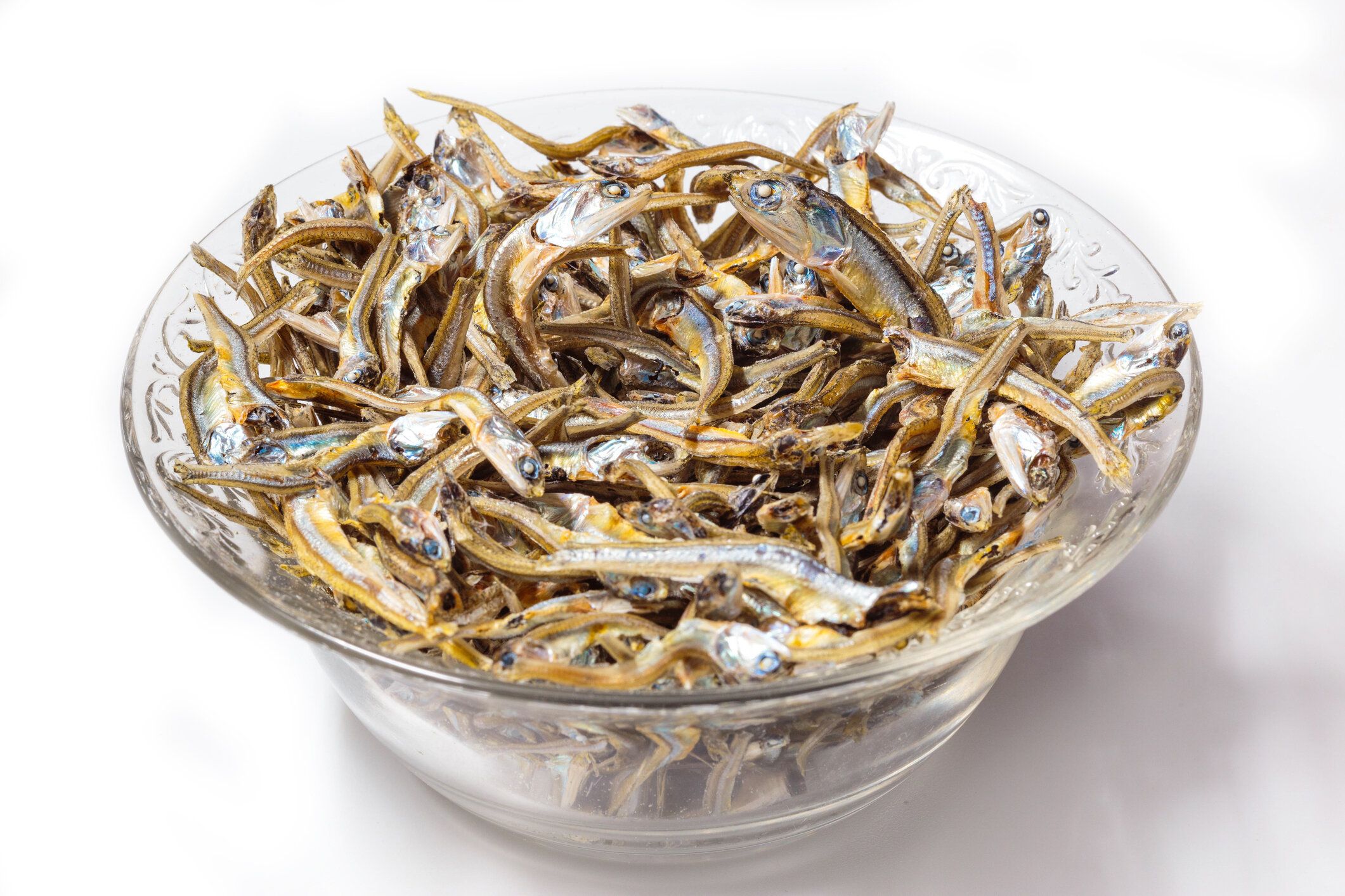 日本食の調味料と料理として使用される乾燥した幼児マイワシのクローズ アップ。日本の健康的なスナック食品。煮干しや入子魚をクローズ アップ。