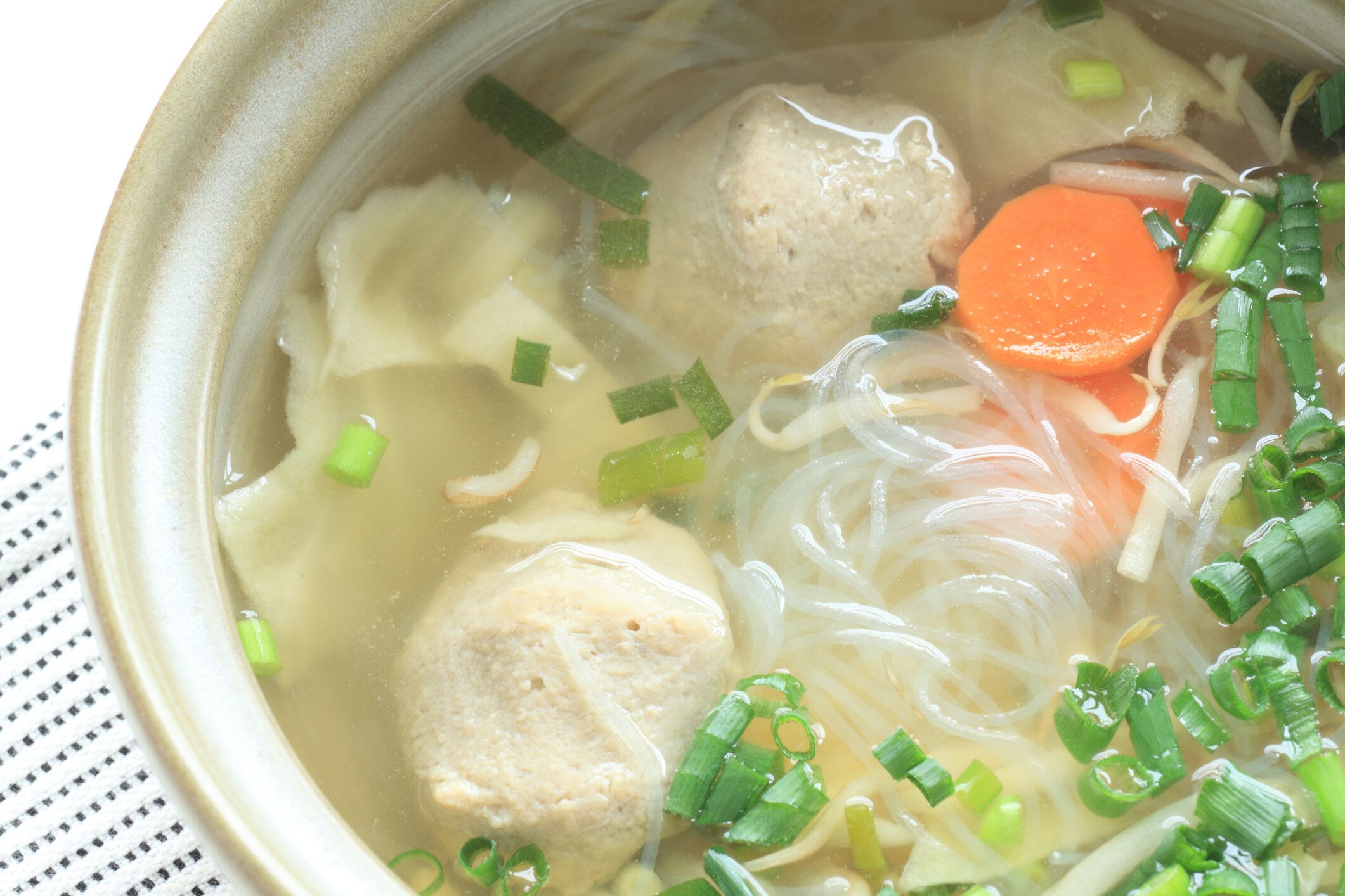 アジア料理、魚のボールと春雨